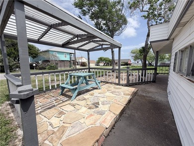 Situated on 2 lots, this beautifully maintained 2-bedroom - photo 4