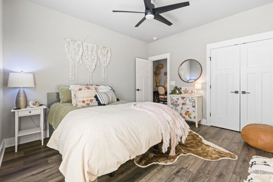 Move-in-ready three-bedroom raised beach home in Marshland Park - photo 28