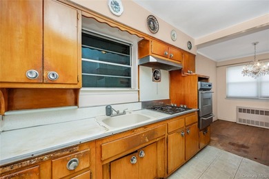 Spacious , legal two family home . Great potential for investors - photo 10