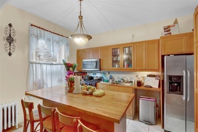 Step into a fantastic well maintain 2 family home with unlimited - photo 6
