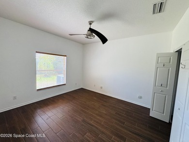 Spacious 4BR/3BA pool home with over 2,300 sq. ft. and a 3-car - photo 16