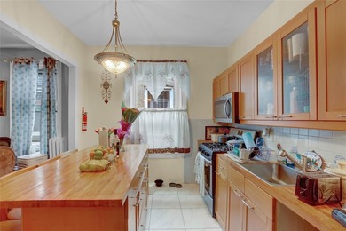 Step into a fantastic well maintain 2 family home with unlimited - photo 7