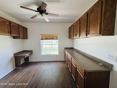 Spacious 4BR/3BA pool home with over 2,300 sq. ft. and a 3-car - photo 19