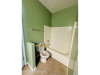 Spacious 4BR/3BA pool home with over 2,300 sq. ft. and a 3-car - photo 20
