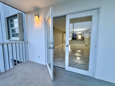 Live in the heart of Boca Raton in this spacious 2-bedroom - photo 12