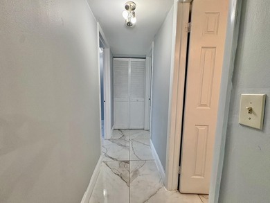 Live in the heart of Boca Raton in this spacious 2-bedroom - photo 15