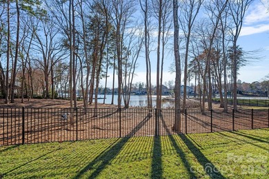 Welcome to your private lakeside retreat in The Point, situated - photo 30