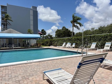 Live in the heart of Boca Raton in this spacious 2-bedroom - photo 33