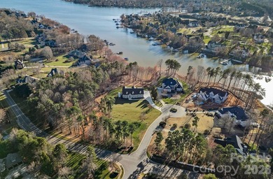Welcome to your private lakeside retreat in The Point, situated - photo 36