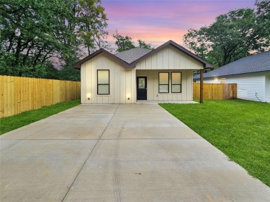 Lake Home For Sale in Mabank, Texas
