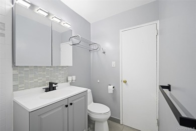 Spacious 2-bedroom, 2-bath co-op located in the desirable New - photo 14