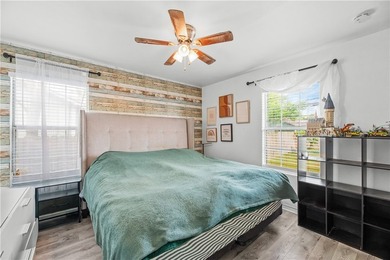 Welcome to 4905 Willowbrook! A charming home perfectly - photo 8