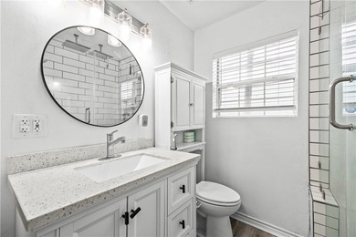 Welcome to 4905 Willowbrook! A charming home perfectly - photo 9
