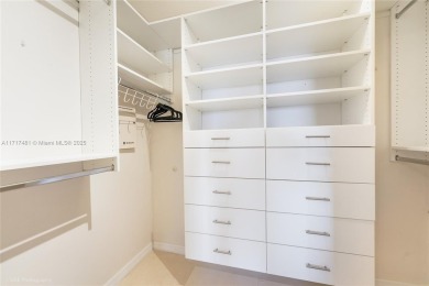 Corner unit with a great location and views in Sunny Isles, easy