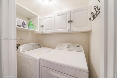 Corner unit with a great location and views in Sunny Isles, easy