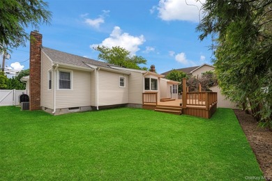 Charming and lovingly maintained wide-line Ranch nestled in - photo 43