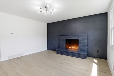 WHY BUILD WHEN EVERYTHING ALL NEW!!! Spacious and fully updated - photo 7