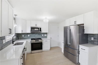 WHY BUILD WHEN EVERYTHING ALL NEW!!! Spacious and fully updated - photo 10