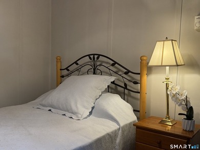 Luna Sloop Cottage. Tucked into the hillside, this enchanting 2 - photo 11