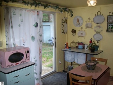 Charming 2 bedroom, 1 bath home in the heart of all that St - photo 16