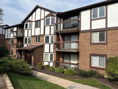 Lake Home Under Contract in Indian Head Park, Illinois