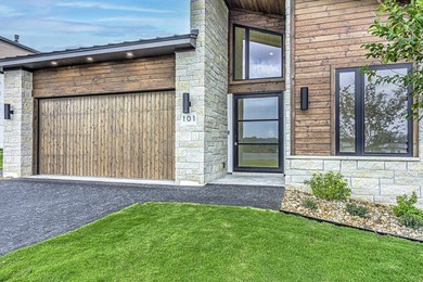 LOCK AND LEAVE CUSTOM HOME IN THE VILLA SECTION OF TUSCAN - photo 3