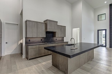LOCK AND LEAVE CUSTOM HOME IN THE VILLA SECTION OF TUSCAN - photo 6