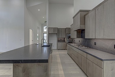 LOCK AND LEAVE CUSTOM HOME IN THE VILLA SECTION OF TUSCAN - photo 9