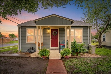 Welcome to this cozy and well-maintained home with great curb - photo 1
