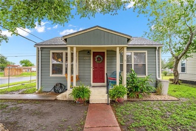Welcome to this cozy and well-maintained home with great curb - photo 3