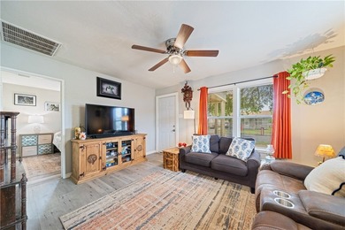 Welcome to this cozy and well-maintained home with great curb - photo 4