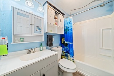 Welcome to this cozy and well-maintained home with great curb - photo 7