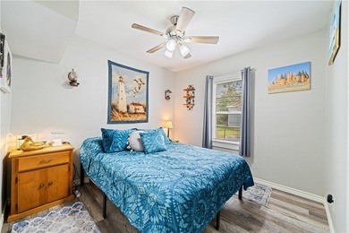 Welcome to this cozy and well-maintained home with great curb - photo 9