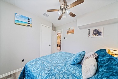 Welcome to this cozy and well-maintained home with great curb - photo 10