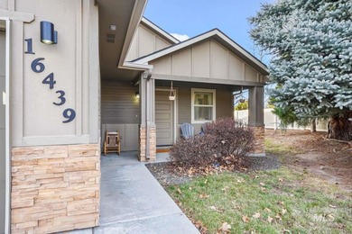 Welcome to this beautifully maintained 3-bedroom, 2-bath - photo 2