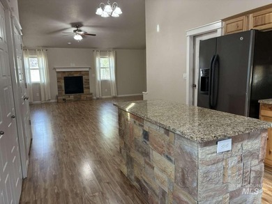 Welcome to this beautifully maintained 3-bedroom, 2-bath - photo 5