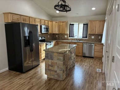 Welcome to this beautifully maintained 3-bedroom, 2-bath - photo 6