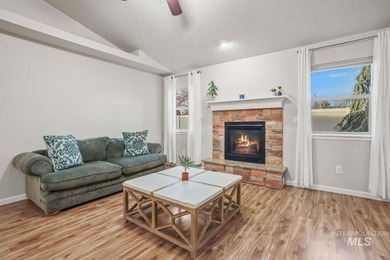 Welcome to this beautifully maintained 3-bedroom, 2-bath - photo 8