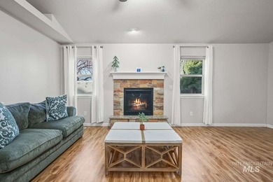 Welcome to this beautifully maintained 3-bedroom, 2-bath - photo 9