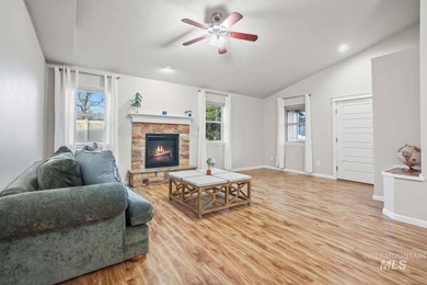 Welcome to this beautifully maintained 3-bedroom, 2-bath - photo 10