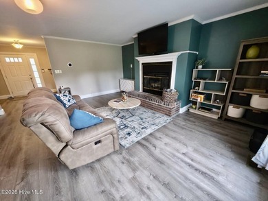 This beautiful three bedroom, two bath, single level home is - photo 4