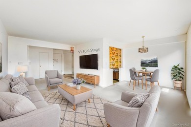 2 bedrooms corner unit located in downtown Flushing.Conveniently - photo 4