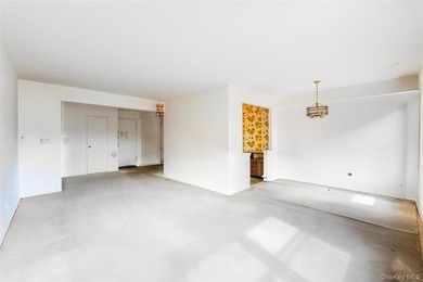 2 bedrooms corner unit located in downtown Flushing.Conveniently - photo 5