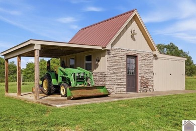 Welcome to one of the most unique properties to hit McCracken - photo 39
