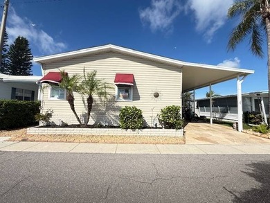 Welcome to your beautifully maintained, move-in ready lakefront - photo 2