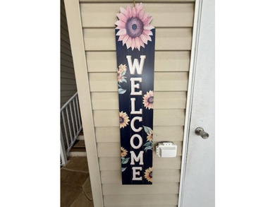 Welcome to your beautifully maintained, move-in ready lakefront - photo 4