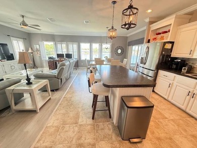 Welcome to your beautifully maintained, move-in ready lakefront - photo 5