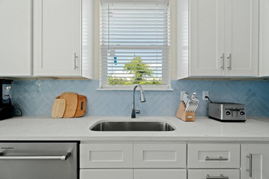 Stunning 4-Bedroom Beach House with Golf Cart - Coastal Living - photo 12