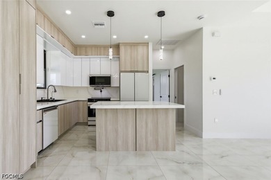 Experience the perfect blend of modern luxury and Florida - photo 15