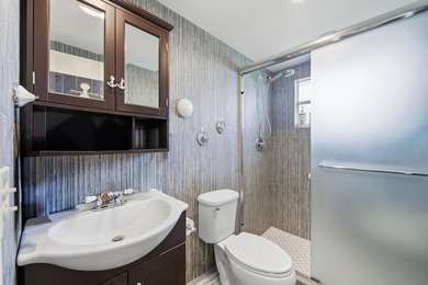 Absolutely stunning, fully updated ground-floor corner villa - photo 17